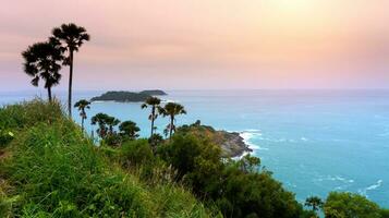 promthep cape synpunkt i de kväll på solnedgång, phuket, thailand foto