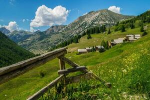 chalmettes ceillac i qeyras i hautes alpes i Frankrike foto