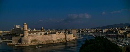 gammal hamn och fort av marseille foto