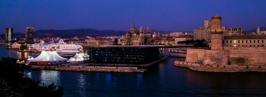 stad natt marseille i bouche du rhone foto