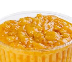 skål av gott honung senap sås på vit bakgrund foto