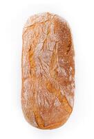 vresig limpa av surdeg bröd på vit bakgrund foto
