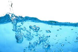 vatten yta och under vattnet bubblor vit bakgrund. foto