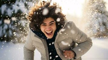 ai genererad stänga upp porträtt av en modell lyckligt skrikande in i faller först snö foto