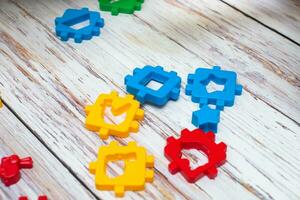 bebis block form sorterare leksak. pedagogisk sortering matchande leksak för småbarn foto