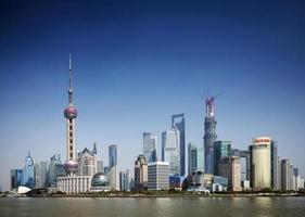 pudong vid floden moderna skyline skyskrapor i centrala Shanghai City Kina foto