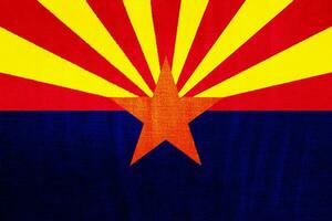 flagga av stat av arizona på en texturerad bakgrund. begrepp collage. foto