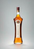 flaska av brandy isolerat på en vit bakgrund. ai genererad foto