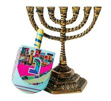 jewish menora och dreidel isolerat på vit eller transparent bakgrund. foto