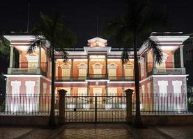 kinesiska regeringens högkvarter koloniala byggnad landmärke i macau city foto