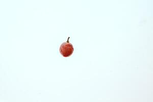 foto de comida, fondo blanco uva, una sola uva