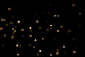 svart bakgrund med bokeh gyllene ljus effekter för jul tid. Foto