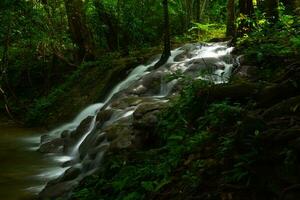 vattenfall på phangnga provins, thailand foto