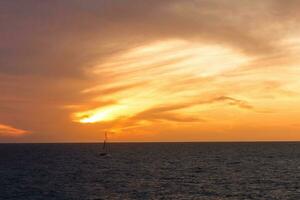 tropisk solnedgång - atlanten kust landskap på tenerife foto