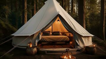 lyxig camping erfarenhet, detta campingplats design skulle kunna inkludera bekväm tält utrustad med päls strö, elektricitet, en klo fot badkar utanför och Övrig bekvämligheter. generativ ai foto
