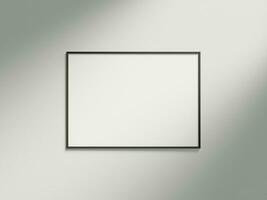 minimal bild affisch ram attrapp på vit tapet med solljus foto