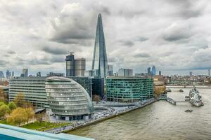 flod thames och stad horisont av london, England, Storbritannien foto