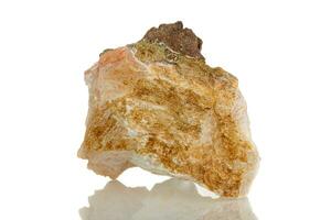 makro mineral sten kalcedon på en vit bakgrund foto