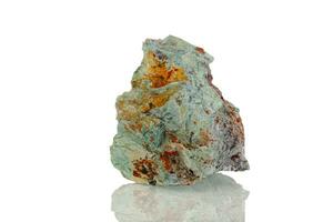 makro mineral sten koppar på en vit bakgrund foto