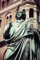 monument av bra astronom nicolaus copernicus, att springa, polen foto