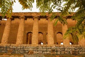 de ruiner av tempel av concordia, dalen av tempel, agrigento, Sicilien, Italien foto