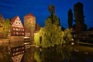 Nürnberg stad hus på flodstrand av pegnitz flod. Nürnberg, franken, Bayern, Tyskland foto