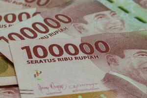 indonesiska valuta ett hundra tusen rupiah foto