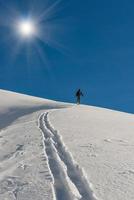 klättra på skidalpinism foto