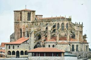 de gammal sten katedral foto