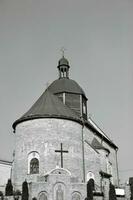 de äldsta medeltida ortodox kyrka i kamianets-podylskiy stad, ukraina foto