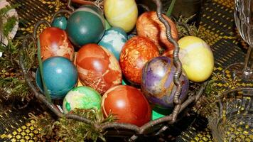 färgrik påsk ägg. vibrerande, festlig Semester dekorationer symboliserar vår firande och traditionell utsmyckad mönster foto