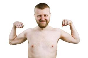 rolig skäggig man visar sina biceps foto