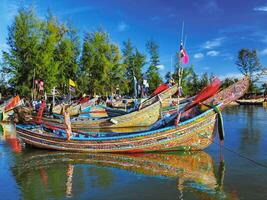 fiske båtar av fiskare i sydlig thailand foto