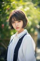 ai genererad en underbar ung japansk hög skola studerande flicka med kort hår i en skola enhetlig utomhus foto