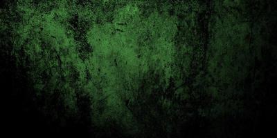 mörkgröna sjuka väggar. läskig cementstruktur foto