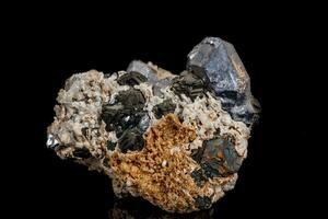 makro sten mineral galena på en svart bakgrund foto