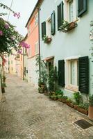 sirolo är en pittoresk stad belägen längs de adriatisk kust i de marschera område av Italien. känd för dess fantastisk stränder, klar blå vattnen, och charmig historisk Centrum. foto
