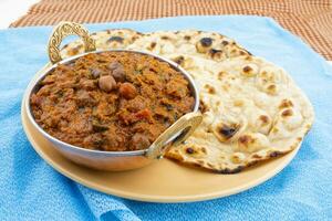 indisk friska kök chana masala också känd som kryddad kikärtor, channay, chole masala eller chholay är en gott, smakrika curry tillverkad förbi matlagning kikärtor i en kryddad lök tomat masala skysås foto