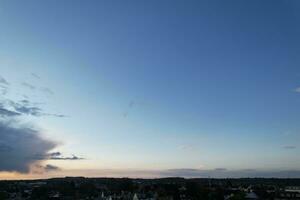 hög vinkel se av solnedgång moln och himmel över England foto