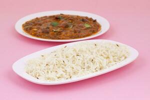 rajma chawal eller rajma jeera chawal ris är en traditionell norr indisk mat foto