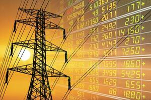 elektrisk kraft kris begrepp och högre energi kostar. Mer utgifter till köpa energi. dyr energi foto
