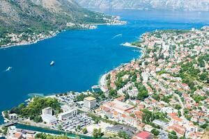 se av de bukt av kotor och gammal stad kotor från berg lovcen. stad av kotor, montenegro. selektiv fokus. foto