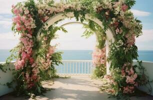 ai genererad ett archway med blommor och grönska ledande till de strand, foto