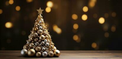 ai genererad en jul träd och guld bollar på en trä- tabell foto