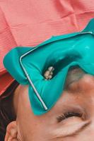 modern tandläkarutrustning, behandling under sterila förhållanden. foto