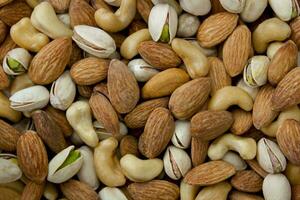 blandad nöt bakgrund. cashewnötter, mandlar och pistagenötter. foto