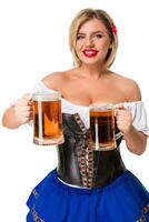 skön ung blond flicka av oktoberfest öl ölkrus foto