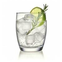 ai genererad gin tonic glas av vatten med is isolerat på vit bakgrund. ai genererad foto