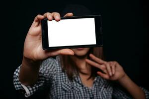 hipster flicka tar bild smartphone självporträtt, skärm se foto