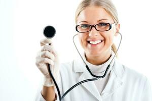 läkare med stetoskop foto